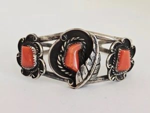 Vintage Native American Sterling Navajo? Silver & Coral Cuff Bracelet - 27.6 Gr - Picture 1 of 11