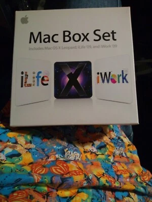 Apple Mac Box Set (MB998Z/A) Inc 3x DVD Mac OSX 10.5 Leopard, iLife’09, iWork’09 - Image 1 of 4