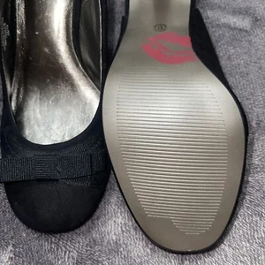 Bisou Bisou Damenschuhe Größe 7M Absatz Der Defekt ist nur der Stiker im Preis - Bild 1 von 17