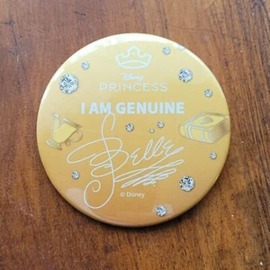 Bath and Body Works Disney Princess Belle Button Pin-back Exclusive - Foto 1 di 3