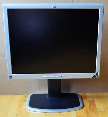 HP 2035 20" LCD MONITOR COMPLETE WITH STAND AND POWER+VGA CABLES WORKS GREAT - Image 1 of 4