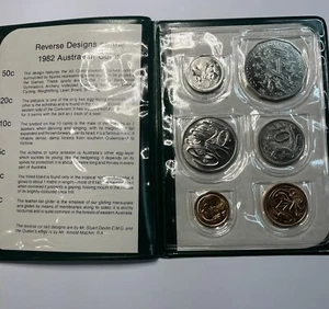 1982 Royal Australian Mint Coin Set - Green Sticky Wallet - 6 Uncirculated - Picture 1 of 3