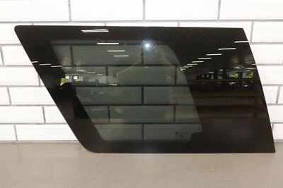 Левое заднее четверть стекла/стекло для Cadillac Escalade SWB 2015-2020 годов выпуска от оригинального производителя - Изображение 1 из 4