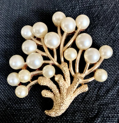 Vintage Crown Trifari ~ Coral Reef with Faux Pearls Brooch/Pin - Image 1 of 4