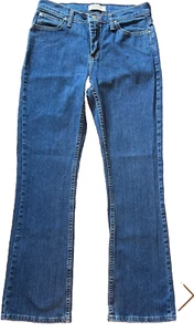 WRANGLER Bootcut Jeans Women Size 6 waist 30-31 inseam 32 Mid Rise Med Wash - Picture 1 of 9