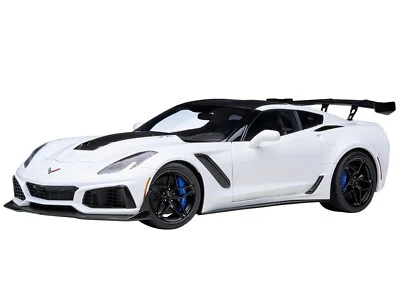 2019 CHEVROLET CORVETTE C7 ZR1 ARCTIC WHITE 1/18 MODEL CAR BY AUTOART 71270 - Image 1 of 4
