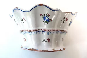 BOUQUETIÈRE FAIENCE LES AUGES - NEVERS XVIIIÈ-XIXÈ SANS FÊLE ÉCLATS ANCIENS - Imagen 1 de 7
