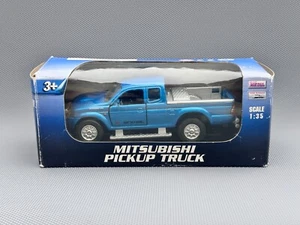 Modellino auto pick up animali Mitsubishi L200 blu scala 1/35 - Foto 1 di 5