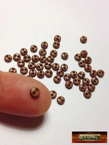 M00706-MARRÓN MOREZMORE 50 Miniatura 4mm Botones Mini Muñeca Ropa Bebé - Imagen 1 de 1