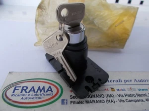 BLOCCHETTO SERR.COFANO POSTERIORE A112 E-ABARTH - 4481131 - NUOVO ORIGINALE - Picture 1 of 5