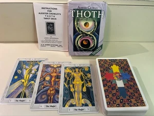 Mazzo Tarocchi Aleister Crowley Thoth + 3 Versioni della Carta Magus + Istruzioni - Foto 1 di 19
