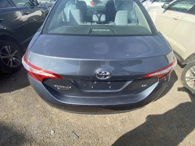 Used Deck Lid fits: 2014 Toyota Corolla w/o spoiler w/rear view camera conventio Foto 1 de 4