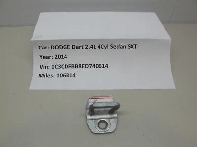 Dodge Dart 2013-2014 pestillo de puerta delantera derecha Striker 4589050AB fabricante original Foto 1 de 4