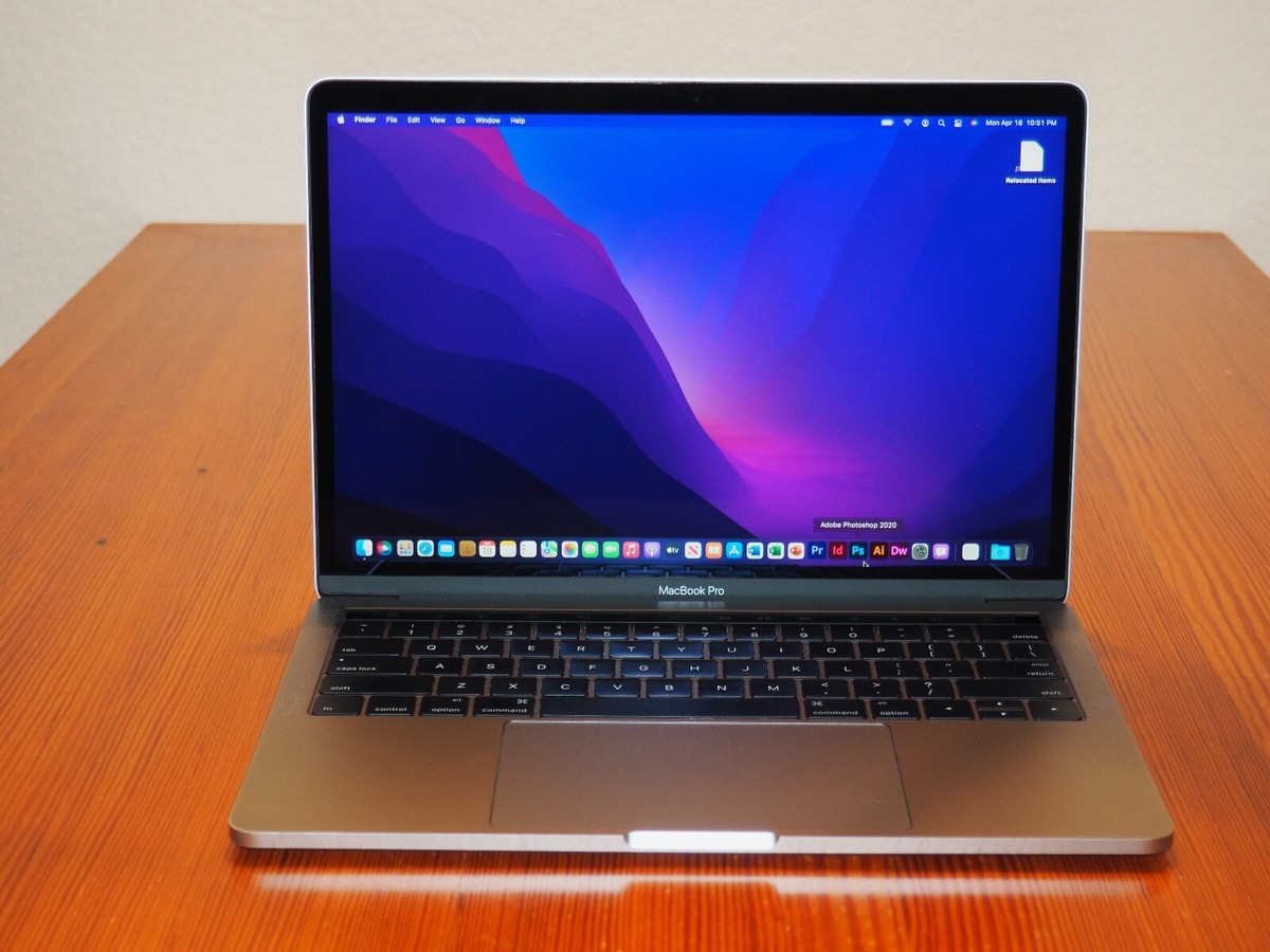 Apple MacBook Pro Intel Core i7 7th Gen. 16GB Laptops for