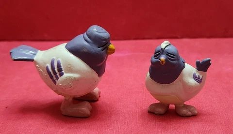 2 GOODFEATHERS Pigeon Figures lot ANIMANIACS CARTOON  Chocolate ARGENTINA 2000 Cover