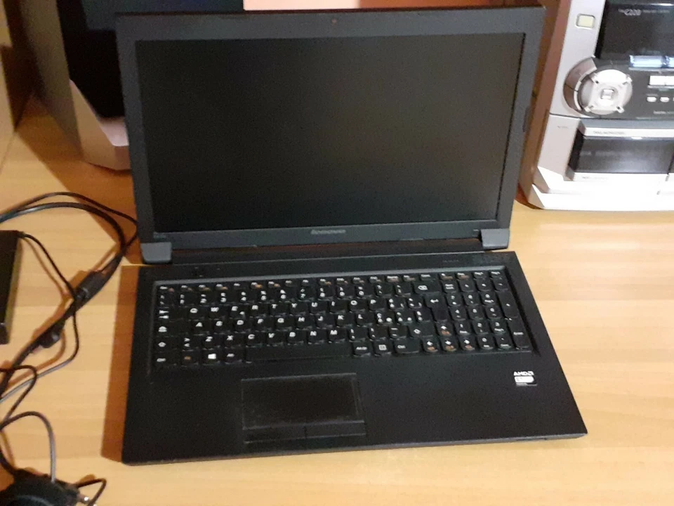 Vendesi computer portatile lenovo usato e  in buone condizioni - Immagine 1 di 4