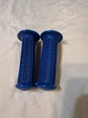 WINNERS CIRCLE BLUE GRIPS OLD SCHOOL BMX GT HUTCH PERFORMER PRO MONGOOSE MOTOMAG - Image 1 of 4