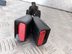 Prétensionneur Accroche ceinture sécurité Arrière Gauche - PEUGEOT 208 I (1) - Imagen 1 de 3