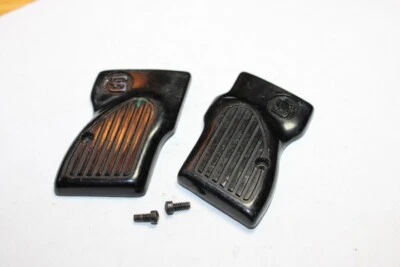 Sterling 300,25 acp,二手维修零件,握把带2颗螺丝,62525-444 — 第 1/4 张图片