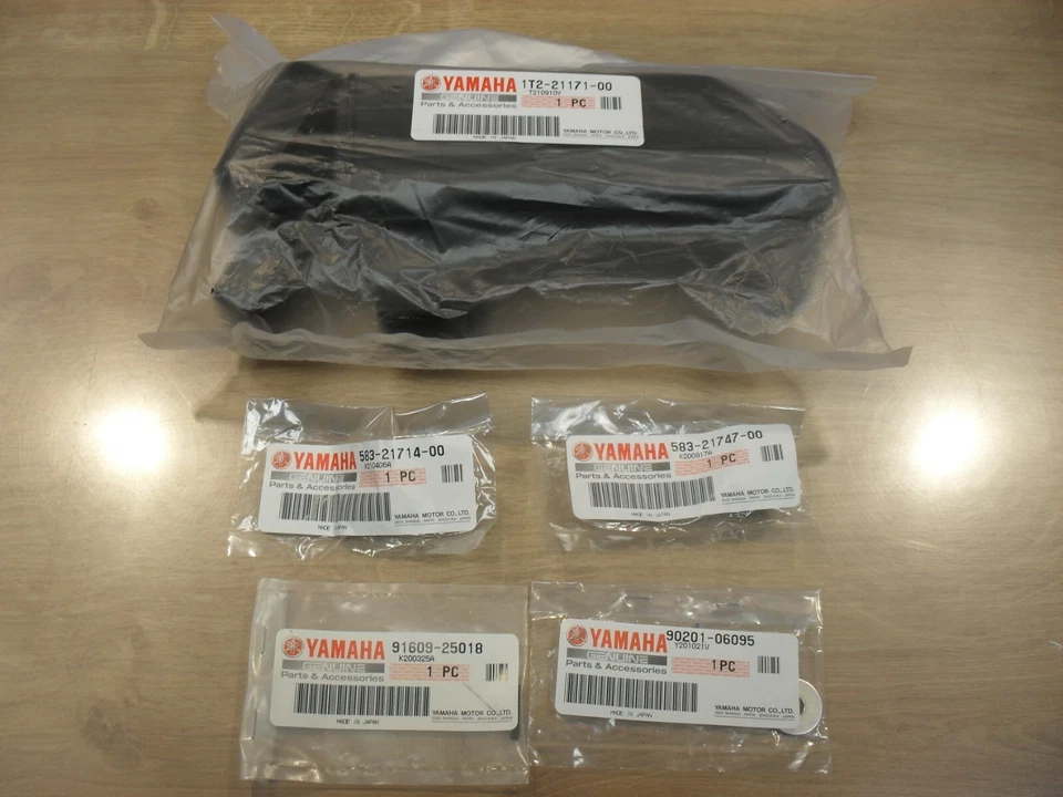 CAJA DE HERRAMIENTAS GENUINA YAMAHA XT500 XT 500 Y PIEZAS DE BLOQUEO - SIN ACCESORIOS Foto 1 de 4