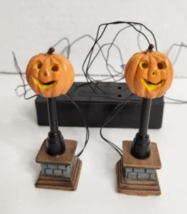 Lemax Halloween Spooky Town Pumpkin Street Lights Retired Figurines #44140 WORKS - Picture 1 of 10