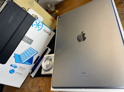 Apple iPad Pro 12.9 2nd (256gb) Wi-Fi (A1670) FMI-OFF {iOS12} NEEDS NEW DISPLAY - Image 1 of 4