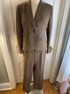 KASPER WARM BROWN PANT SUIT-SIZE 4P-POCKETS ON JACKET-SIDE ZIP ON PANTS-NWOT! - Picture 1 of 11