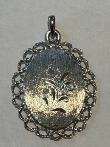 Colgante floral vintage tono plata - Imagen 1 de 8