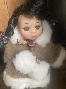 Alaskan Friends 7 Zoll Puppe Spielzeug Polarkreis Kunstfell Eskimo Mädchen - Bild 1 von 6