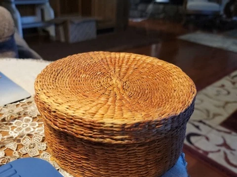 Vintage Hand Woven Round Lidded Sweet Grass Basket 6.25"×3"Tall Cover