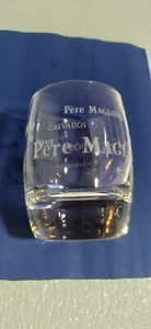 Difícil de encontrar PERE MAGLOIRE CALVADOS 2cl y 4cl ROCKS VIDRIO, GRABADO, BRANDY - Imagen 1 de 6