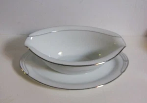 Noritake Gravy Boat with Attached Underplate Derry Pattern - Picture 1 of 2