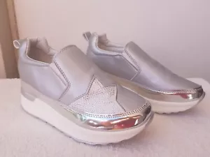 Silver Platinum Colour High Inner Sole Check Photos Sneaker Small Sz 37 Sz 6 - Foto 1 di 7