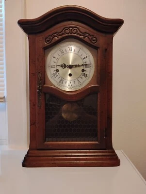 Vintage SLIGH Trend HERMLE 8 Day Westminster Chime Mantle Clock  Clean! 712-995 - Image 1 of 4