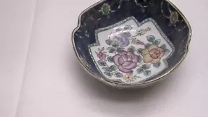 Large Early 20th Century Chinese Porcelain Hand Painted Bowl Multicolored Gold - Picture 1 of 4