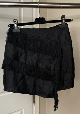 Minifalda JOA para mujer negra satinada con flecos talla pequeña 1220 Foto 1 de 4