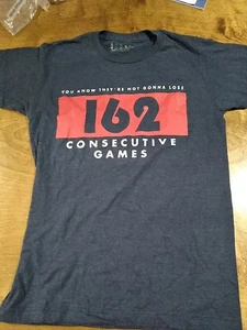 Camisa talla pequeña Korked "You Know They're Not Gonna Lose 162 juegos consecutivos" - Imagen 1 de 2