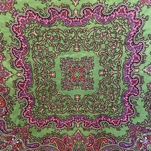 "Bufanda de seda Burmel Paisley lima/fushia enrollada a mano victoriana boho 25"" de colección años 60" - Imagen 1 de 6