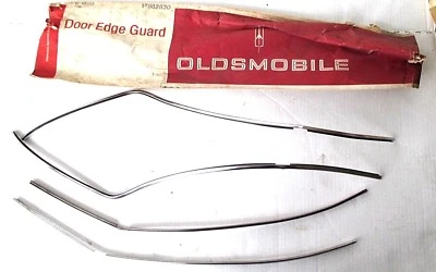 Oldsmobile Delta 88 sedán de 4 puertas molduras de protección de borde de puerta nuevo GM 982830 1967 Foto 1 de 4