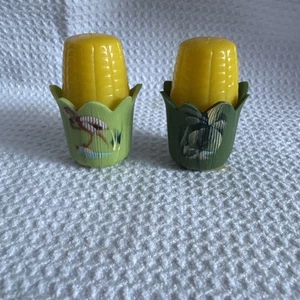 Mini scuoti sale e pepe in plastica mais sulla pannocchia vintage 2" anni '60 - Foto 1 di 5