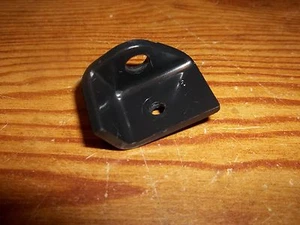 1988-1994 GMC CHEVY TRUCK OEM GLOVE BOX DOOR LID CLIP C/K SIERRA BLAZER SUBURBAN - Picture 1 of 3