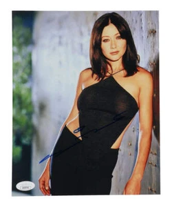 Shannen Doherty Signed "Charmed" 8x10 Photo (JSA) - Prue Halliwell - Picture 1 of 2