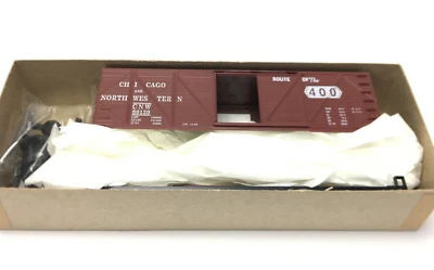 Roundhouse HO Scale #1028 C.&N.W. 40' Truss Boxcar Kit Train - Image 1 of 2
