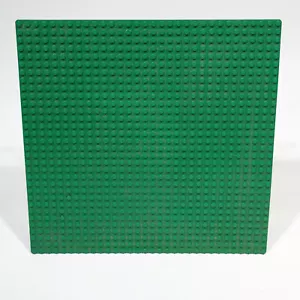 Genuine LEGO Building Plate Base Board Green 32 x 32 - Small Crack - Picture 1 of 6