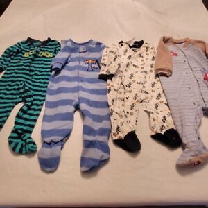 Lot de 4 pyjamas pieds garçons 6-9 mois vêtements de sommeil Disney, Carters, marque MLB 