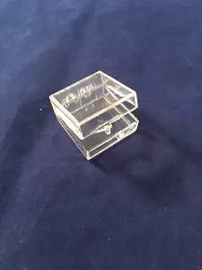 1 Plastic Boxe Hinged Lids 1 " x 1 " x 5/8" Lids Clip Shut Crafts Parts Misc.. - Picture 1 of 11