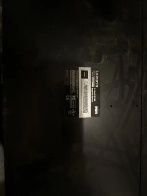 Linksys  EtherFast (EF3124) 24-Ports Rack-Mountable Switch - Image 1 of 2