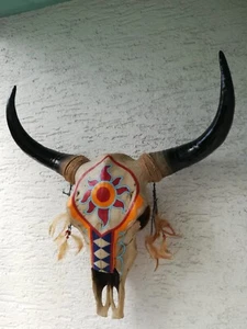 Teschio bisonte in poliresina/resina sintetica con gioielli indiani, bufalo, supporto a parete - Foto 1 di 5