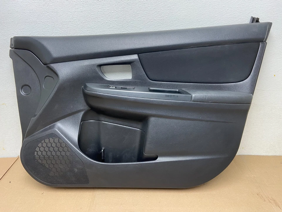 Panel de moldura de puerta lateral del pasajero delantero Subaru XV Crosstrek 2013 a 2015 OEM C1221 Foto 1 de 4