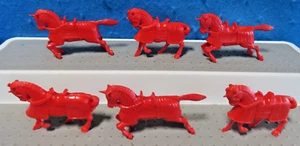 Marx Riedizione Cavalli Cavalieri 6 in 2 pose per Soldatini Giocattolo - RARO COLORE ROSSO - Foto 1 di 4